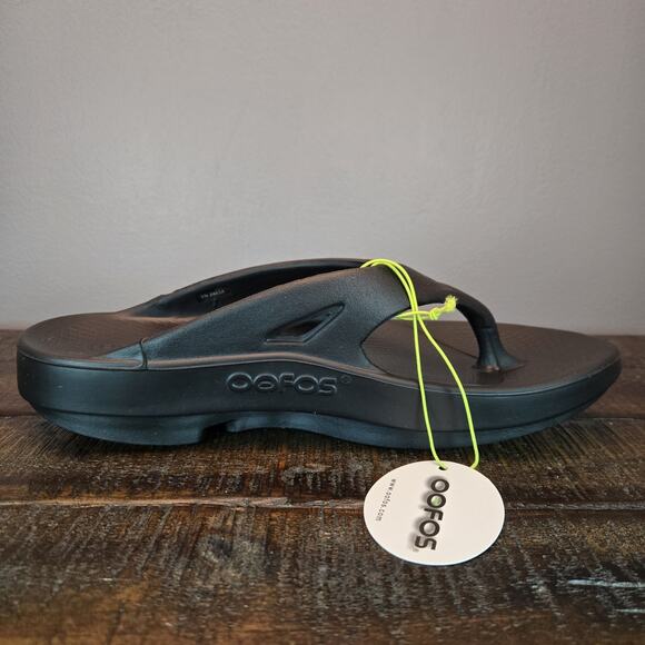 NEW Oofos Ooriginal Mens Size 10 Recovery Slip-On Flip Flops Beach Sandals Black main image 11